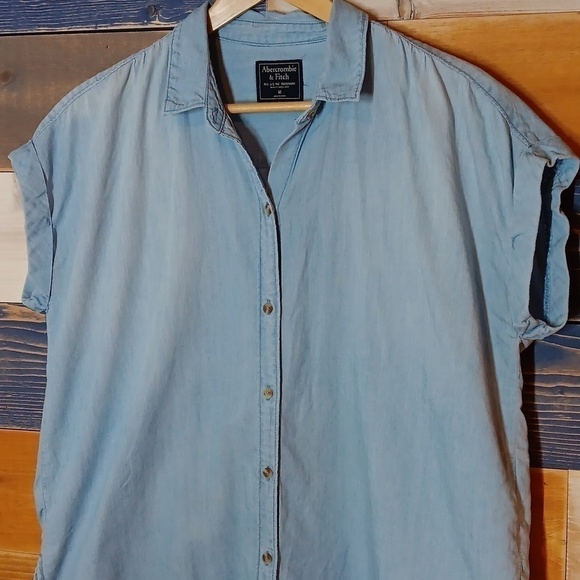Abercrombie & Fitch chambray blue top M - Picture 2 of 7